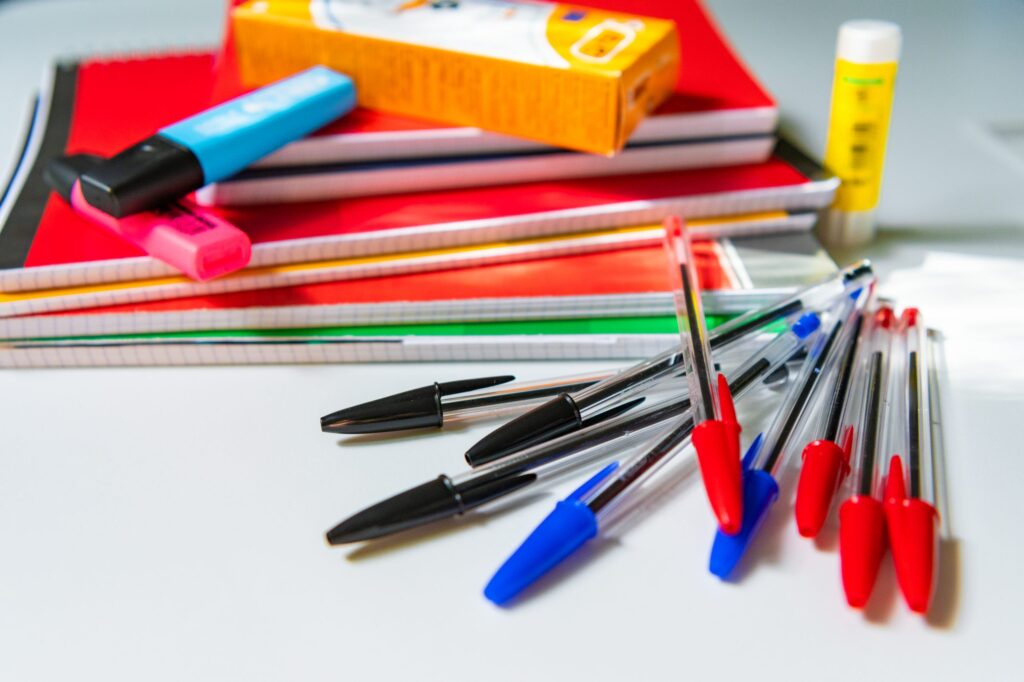 fournitures scolaires ret 1 scaled 1