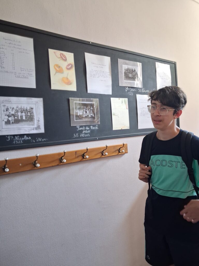 Les élèves de 4e remontent le temps à l'école d'autrefois 1 IMG 20260622 WA0016