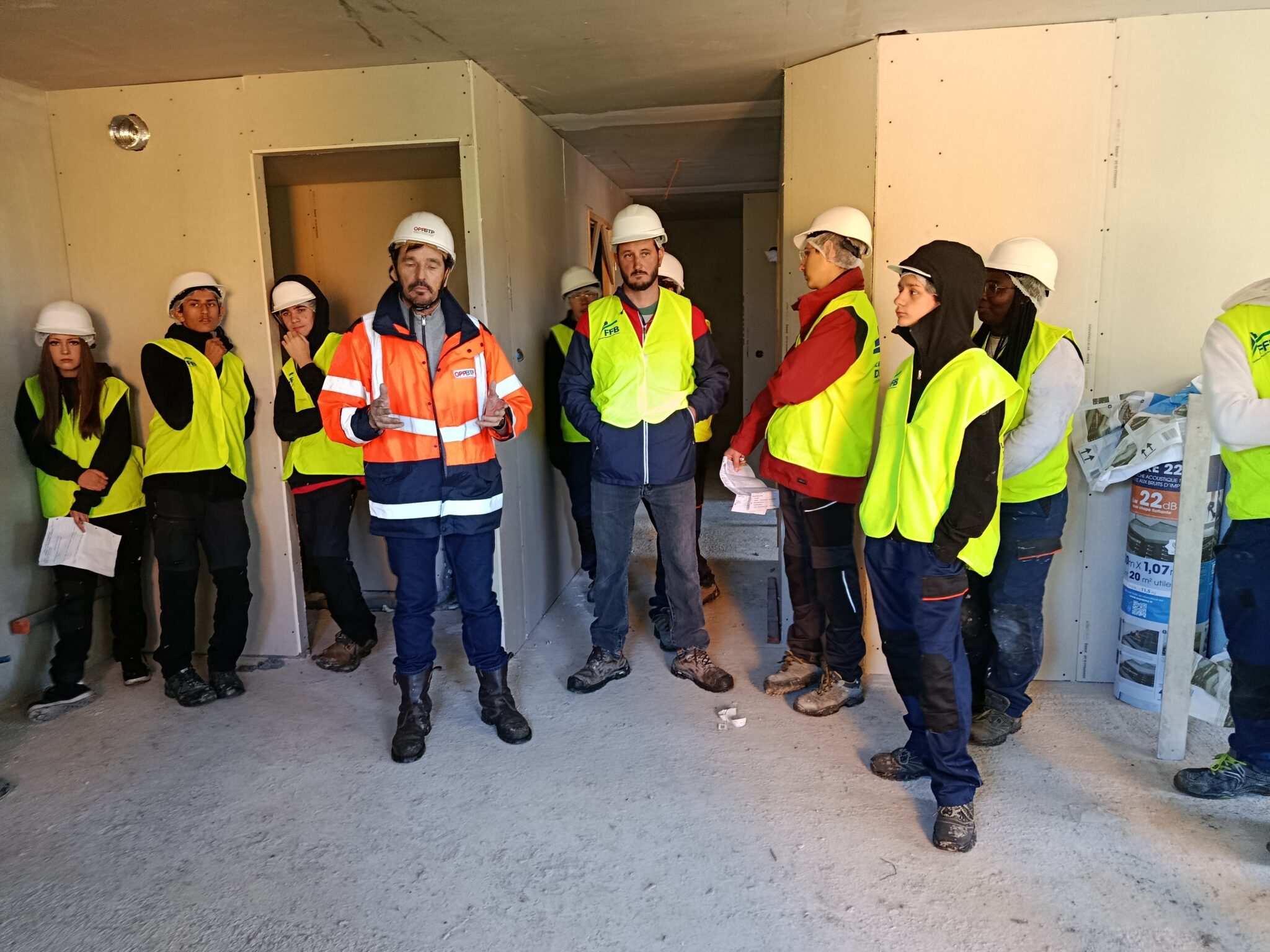 Les élèves du lycée Poutrain dans les coulisses d’un chantier à Gap 13 1791805264612 scaled